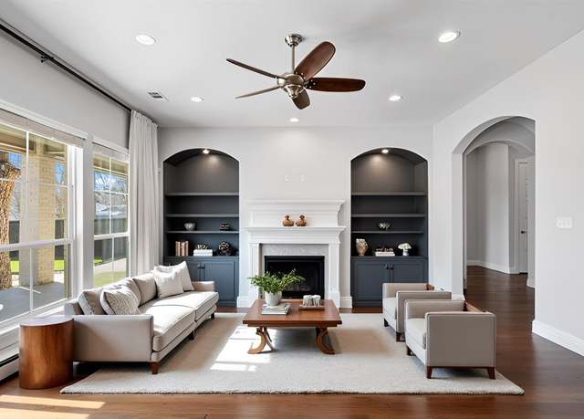 Property at 6009 Locke Ave, Fort Worth, TX 76116, 4 beds, 3.5 baths