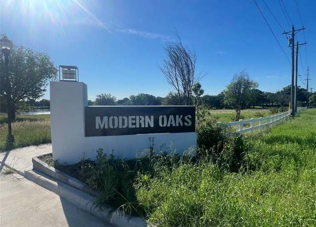 Property at 542 Helena Dr, Granbury, TX 76048, 4 beds, 3 baths