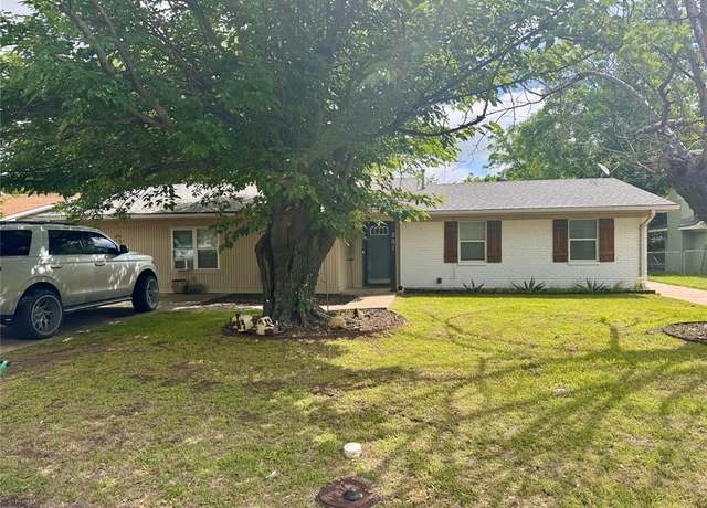 Property at 261 Barker St, Stephenville, TX 76401, 4 beds, 2.5 baths