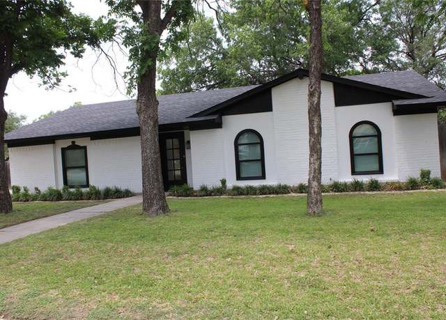 Property at 1803 Stagecoach Rd, Brownwood, TX 76801, 5 beds, 2 baths
