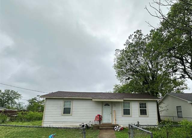 Property at 212 Thomas St, Terrell, TX 75160, 3 beds, 1 bath