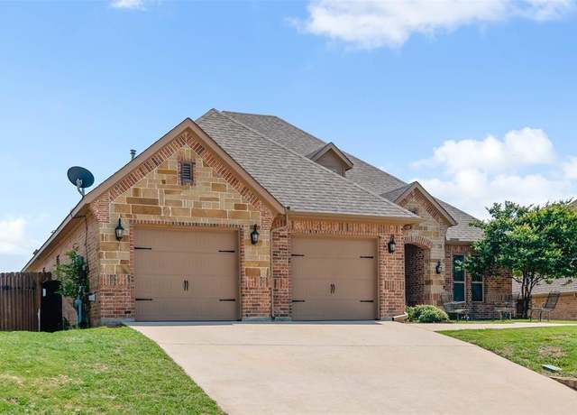 Property at 705 La Paloma Rd, Sanger, TX 76266, 4 beds, 2 baths