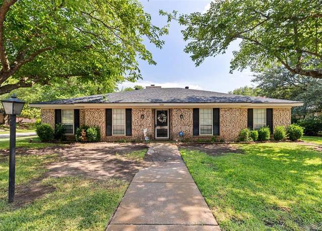 Property at 7251 Valley Dale Ct, Benbrook, TX 76116, 4 beds, 3 baths