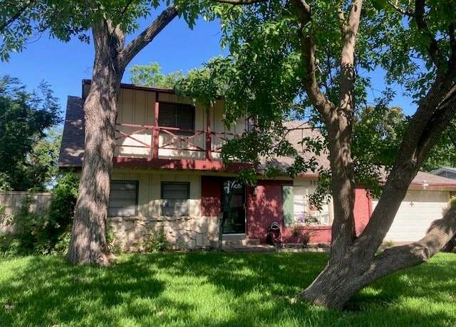 Property at 121 Wake Dr, Richardson, TX 75081, 3 beds, 2 baths