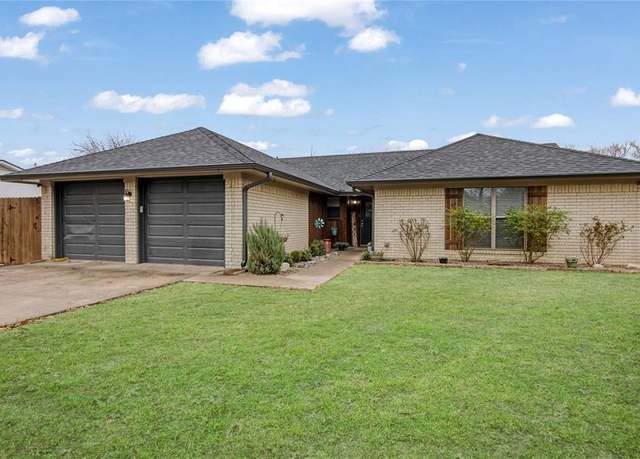 Property at 419 W Center St, Whitewright, TX 75491, 3 beds, 2 baths