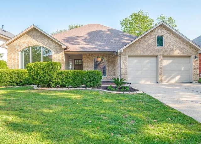 Property at 332 Clayton St, Grand Prairie, TX 75052, 3 beds, 2 baths