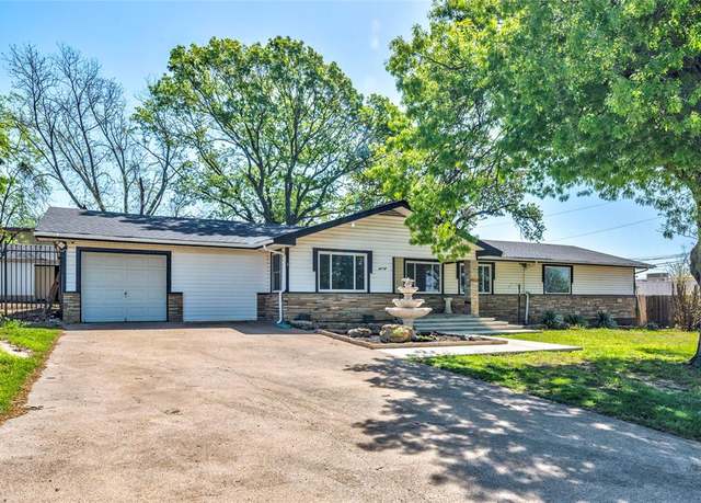 Property at 110 Pine St, Weatherford, TX 76086, 4 beds, 2.5 baths
