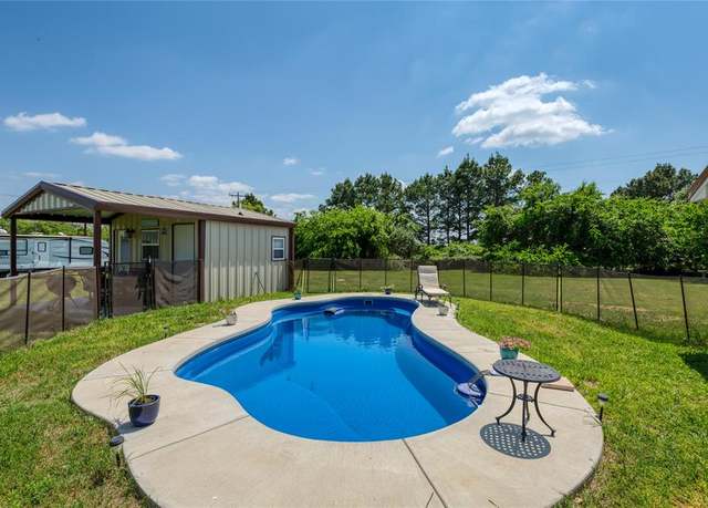 Property at 113 S Hill Top Ct, Springtown, TX 76082, 3 beds, 2 baths