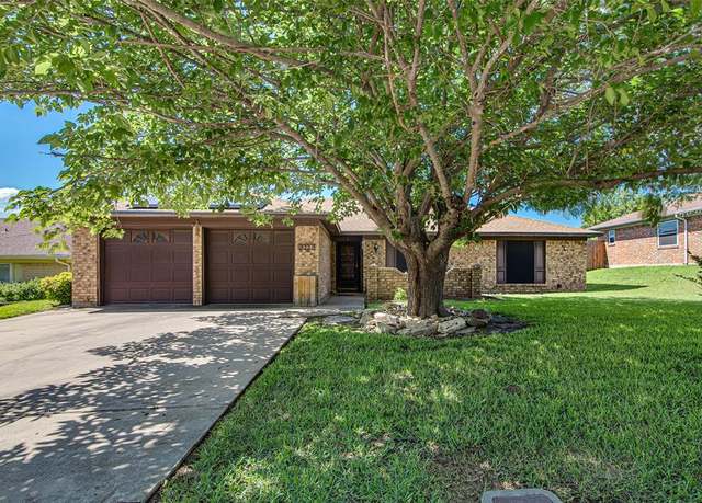 Property at 1337 Royster Rd, Fort Worth, TX 76134, 3 beds, 2 baths