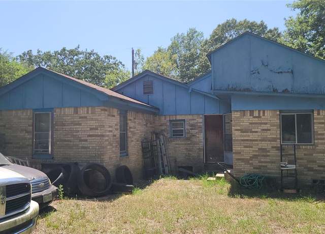 Property at 2712 Flint St, Tyler, TX 75701, 4 beds, 2 baths