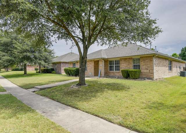 Property at 614 Rolling Meadows Dr, Lancaster, TX 75146, 4 beds, 2 baths