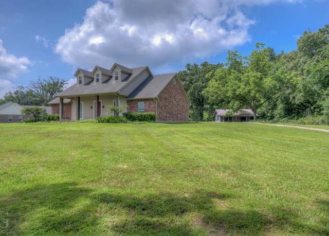 Property at 3949 N Market St, Shreveport, LA 71107, 3 beds, 2.5 baths