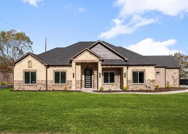 Property at 612 Overhill Rd, Granbury, TX 76048, 3 beds, 3 baths