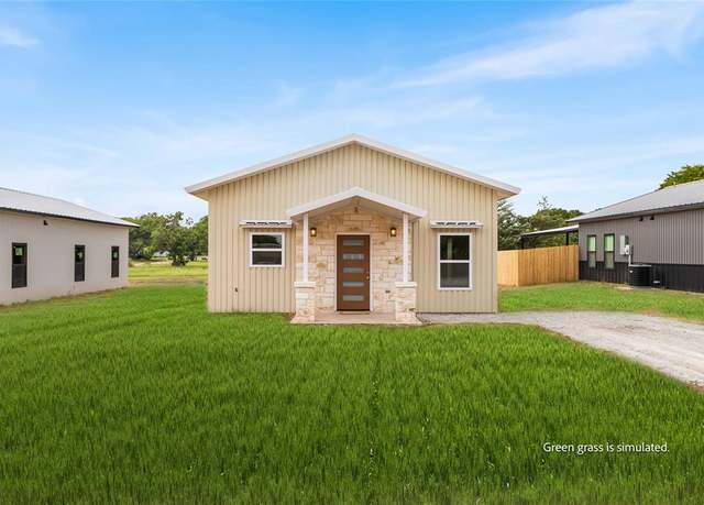 Property at 1109 E Navarro Ave, Mart, TX 76664, 3 beds, 2 baths