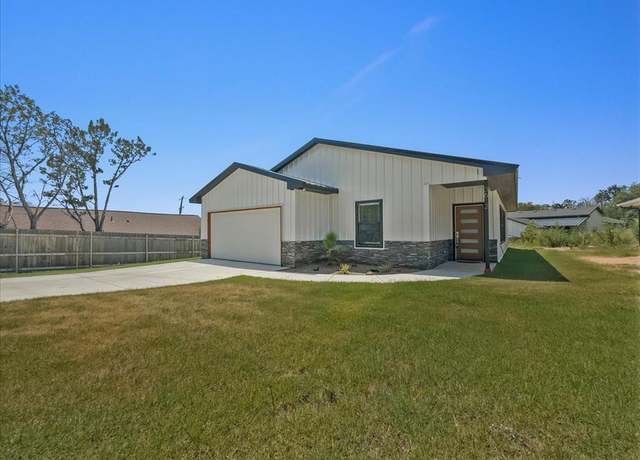 Property at 3612 Broken Bow Dr, Granbury, TX 76048, 3 beds, 2 baths
