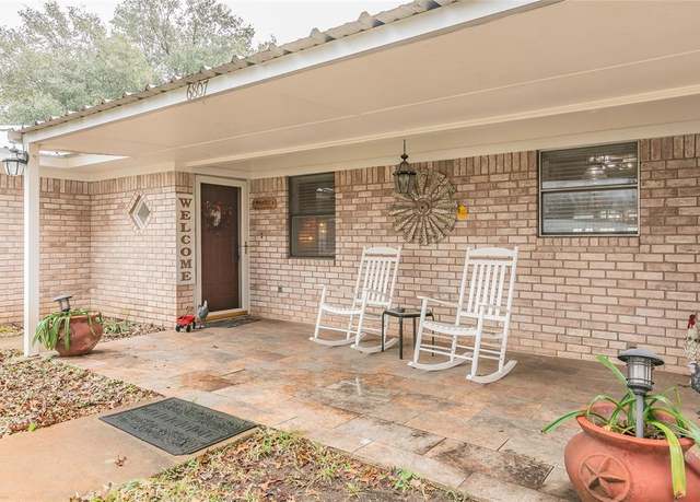 Property at 6807 E Texas St, Walnut Springs, TX 76690, 4 beds, 2.5 baths