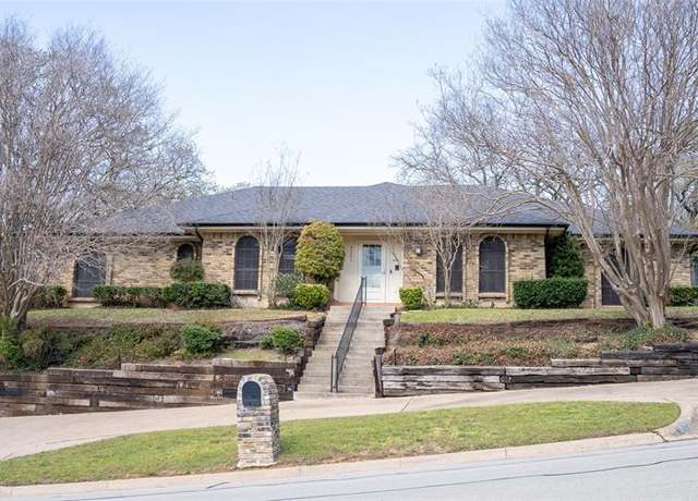 Property at 2225 Prestonwood Dr, Arlington, TX 76012, 4 beds, 3 baths