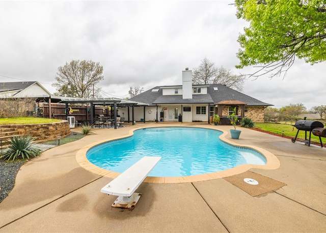 Property at 136 Towering Oaks Ct, Burleson, TX 76028, 6 beds, 3 baths