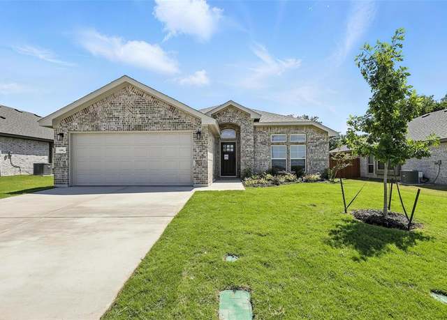 Property at 1200 Holly St, Cleburne, TX 76033, 3 beds, 2 baths