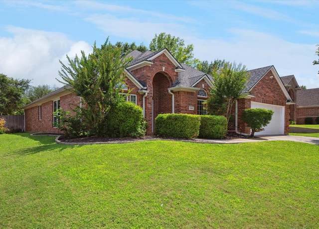 Property at 1104 Carousel Dr, Bedford, TX 76021, 4 beds, 2 baths