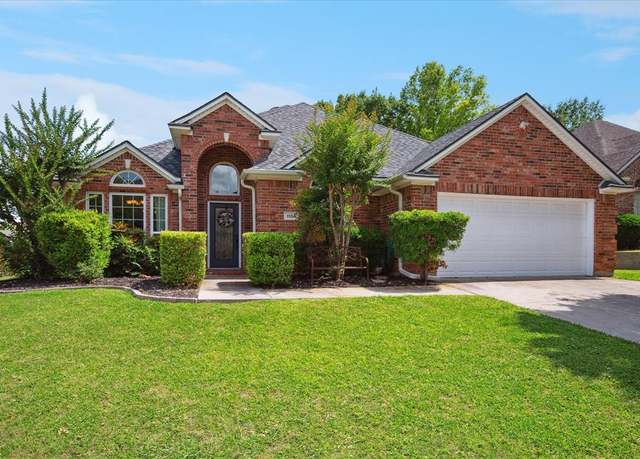 Property at 1104 Carousel Dr, Bedford, TX 76021, 4 beds, 2 baths