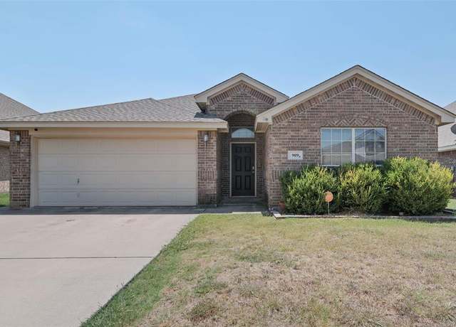 Property at 909 Jodie Dr, Weatherford, TX 76087, 3 beds, 2 baths