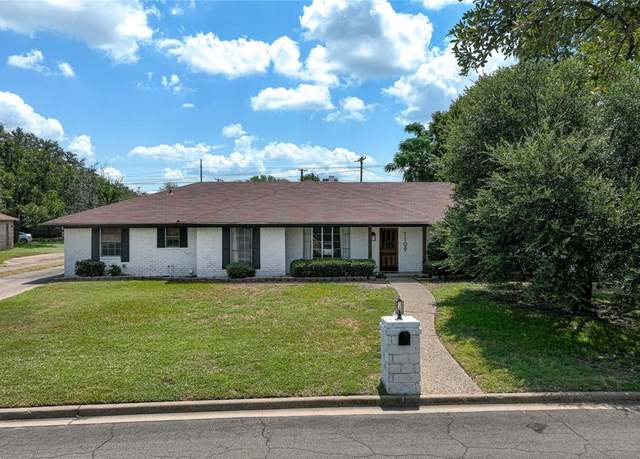 Property at 1109 Knotty Oaks Dr, Woodway, TX 76712, 4 beds, 3 baths