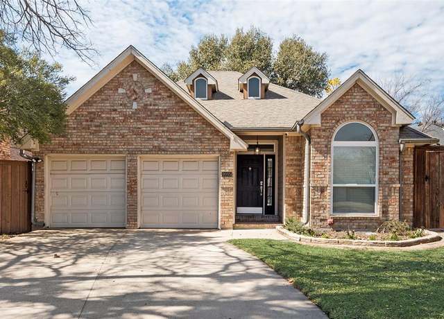 Property at 9005 Cumberland Dr, Irving, TX 75063, 3 beds, 2 baths