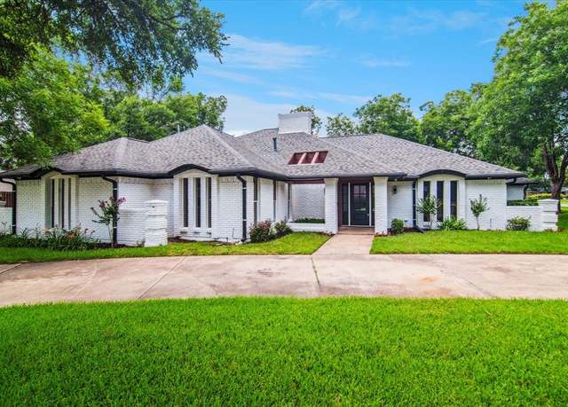 Property at 813 Lakeshore Dr, Mesquite, TX 75149, 4 beds, 3.5 baths