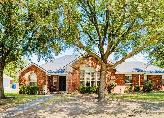 Property at 102 Kristy Ct, Pottsboro, TX 75076, 4 beds, 2 baths