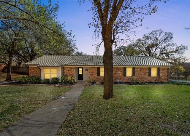 Property at 701 Clarence Dr, Woodway, TX 76712, 4 beds, 2.5 baths