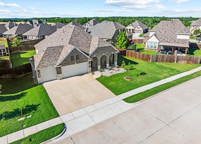 Property at 403 Woodbine Dr, Sherman, TX 75092, 3 beds, 2 baths