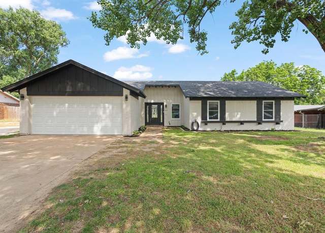 Property at 810 Ridgeway Rd, Joshua, TX 76058, 3 beds, 2 baths