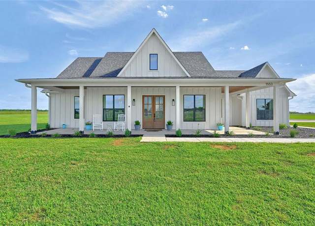 Property at 1553 South Rd, Whitesboro, TX 76273, 3 beds, 2.5 baths