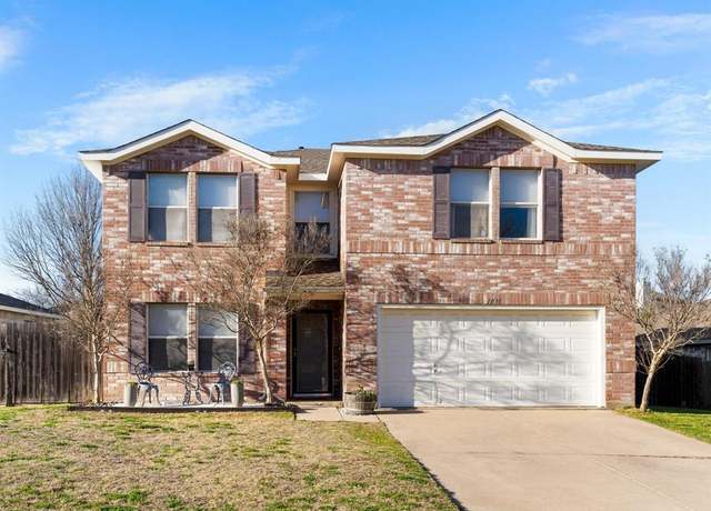 Property at 1036 Silver Spur Ln, Fort Worth, TX 76179, 3 beds, 2.5 baths