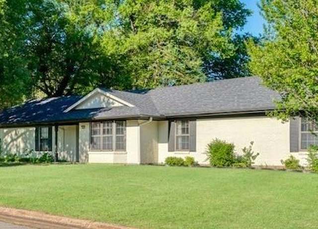 Property at 695 SE 32nd St, Paris, TX 75460, 3 beds, 2 baths