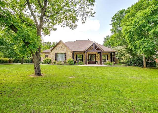 Property at 1320 Fox Ln, Burleson, TX 76028, 4 beds, 3 baths