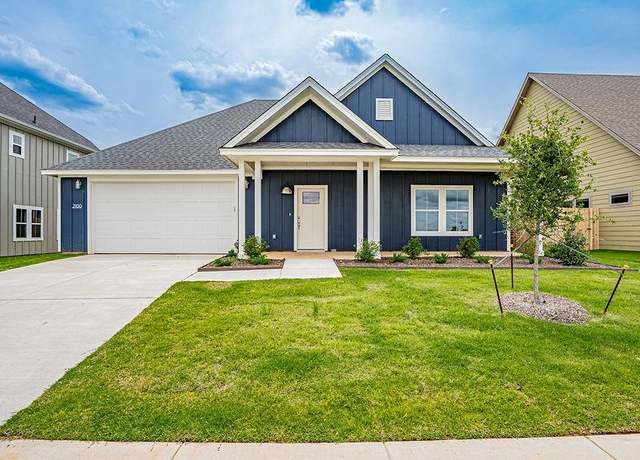 Property at 2100 Salina Cir, Granbury, TX 76048, 3 beds, 2 baths