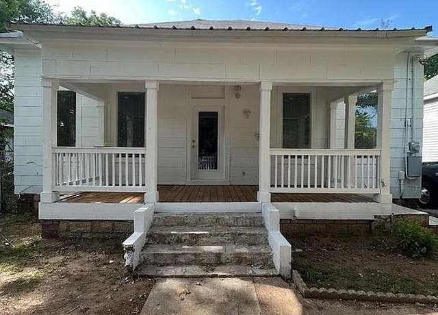Property at 705 W Green St, Palestine, TX 75801, 3 beds, 2 baths