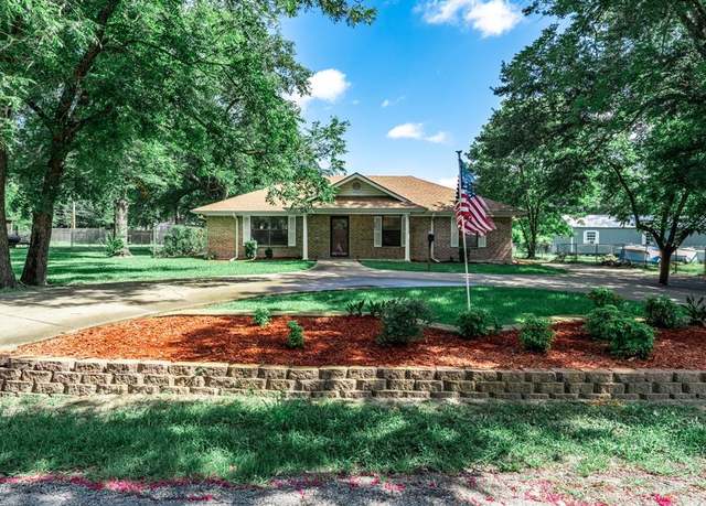 Property at 239 E College St, Alba, TX 75410, 3 beds, 2 baths