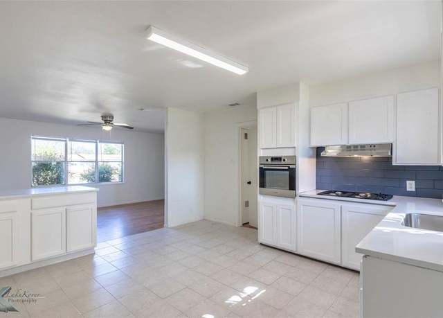 Property at 2326 N Mockingbird Ln, Abilene, TX 79603, 3 beds, 1 bath