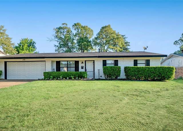 Property at 2725 Hubbard St, Paris, TX 75460, 4 beds, 2 baths