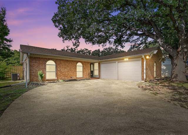 Property at 3502 Woodthrush Ln, Denton, TX 76209, 3 beds, 2 baths