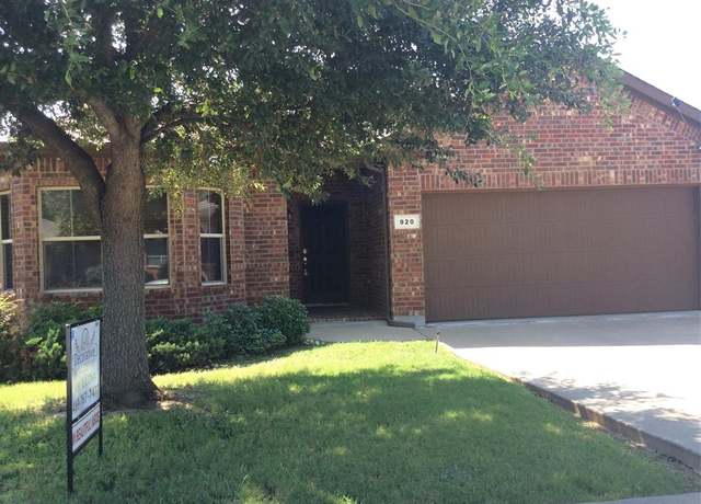 Property at 920 Iona Dr, Fort Worth, TX 76120, 3 beds, 2 baths