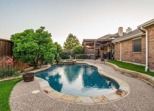 Property at 1350 Amistad Dr, Prosper, TX 75078, 5 beds, 2 baths