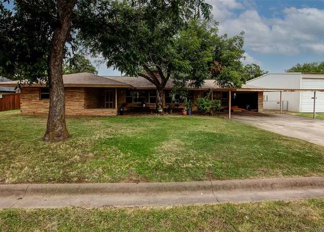 Property at 825 Vickie Dr, Azle, TX 76020, 3 beds, 2 baths