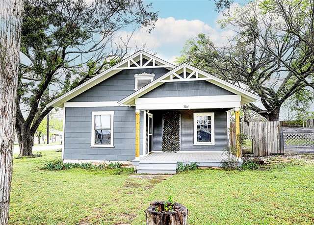 Property at 304 Rock Hill Rd, Bowie, TX 76230, 2 beds, 1 bath
