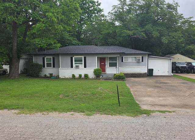 Property at 212 W 7th St, Lancaster, TX 75146, 3 beds, 2 baths