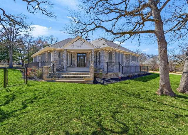 Property at 102 Santee Dr, Gainesville, TX 76240, 3 beds, 3 baths