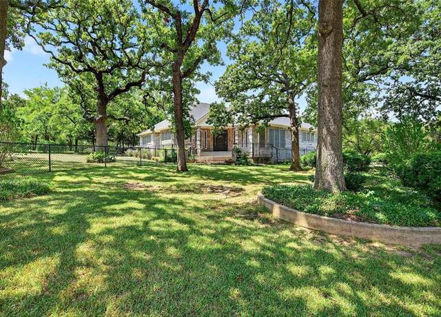 Property at 102 Santee Dr, Gainesville, TX 76240, 3 beds, 3 baths